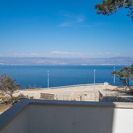 Apartman Cubranic Apartment Vrbnik Bagian luar foto