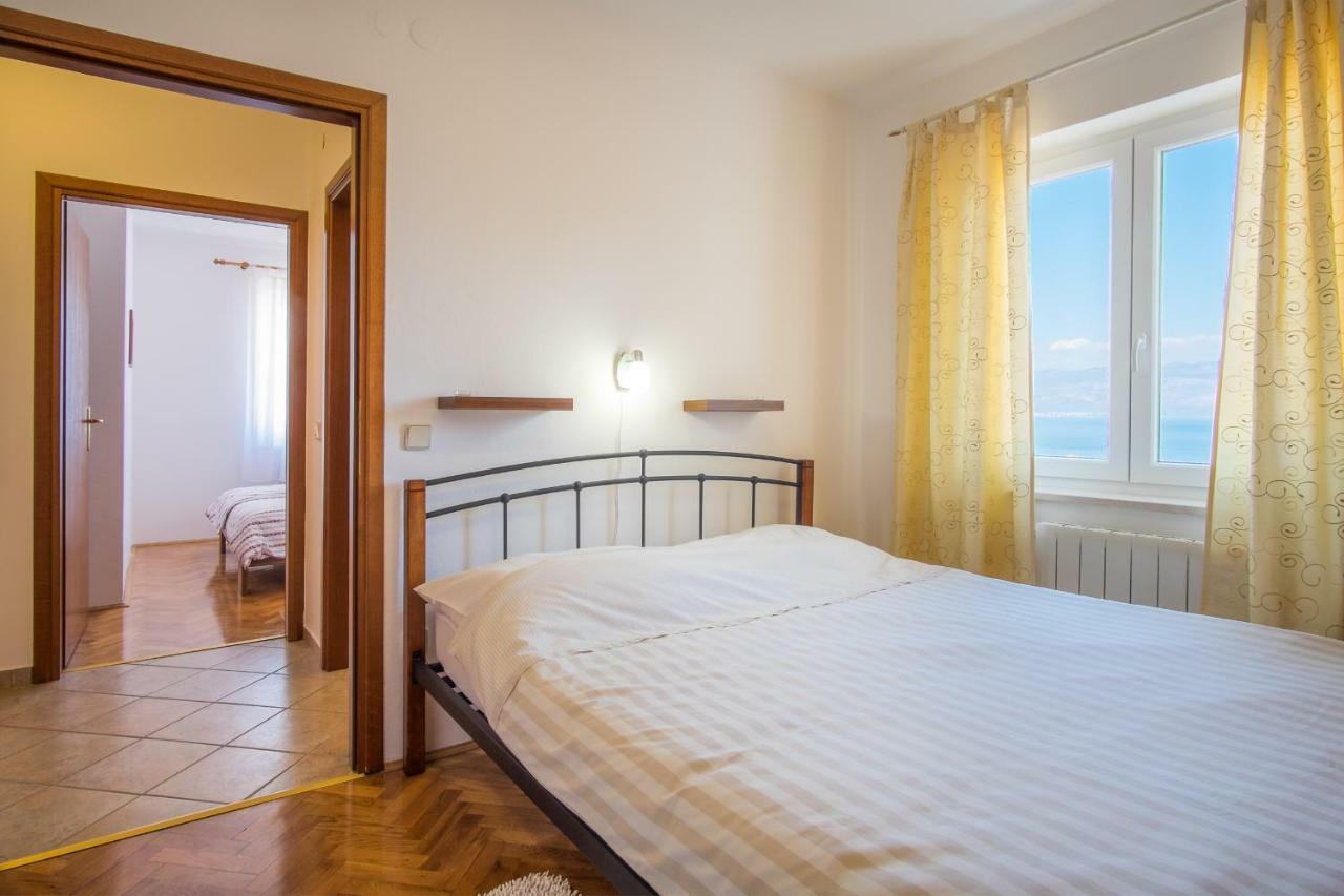 Apartman Cubranic Apartment Vrbnik Bagian luar foto