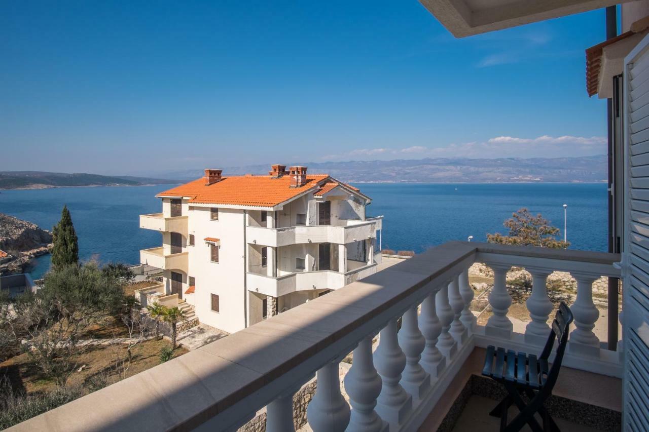 Apartman Cubranic Apartment Vrbnik Bagian luar foto
