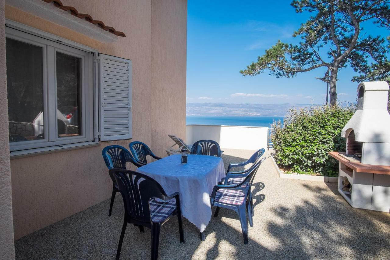 Apartman Cubranic Apartment Vrbnik Bagian luar foto
