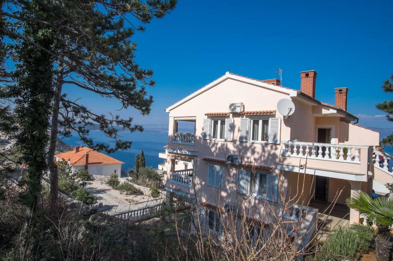 Apartman Cubranic Apartment Vrbnik Bagian luar foto
