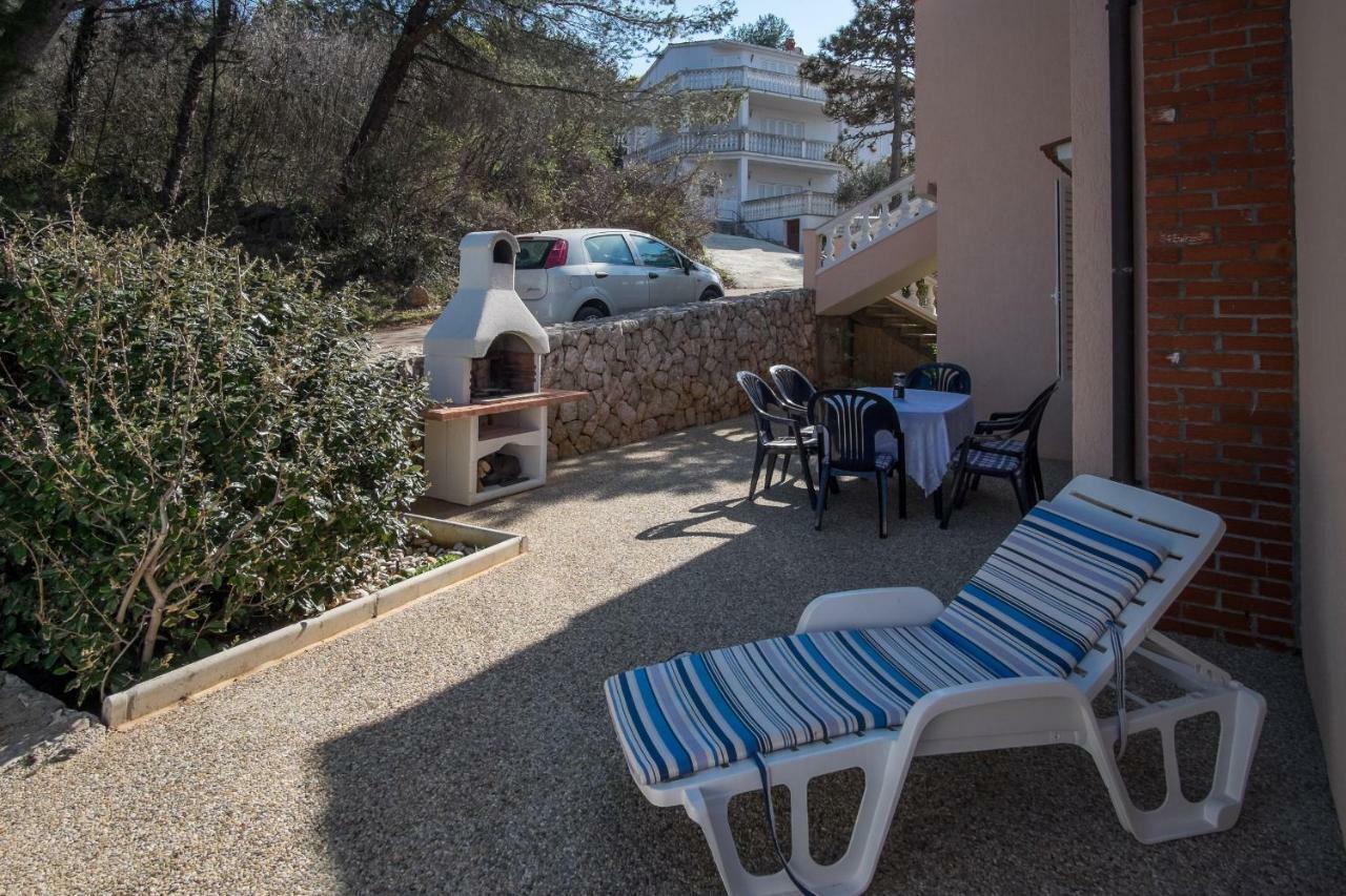 Apartman Cubranic Apartment Vrbnik Bagian luar foto
