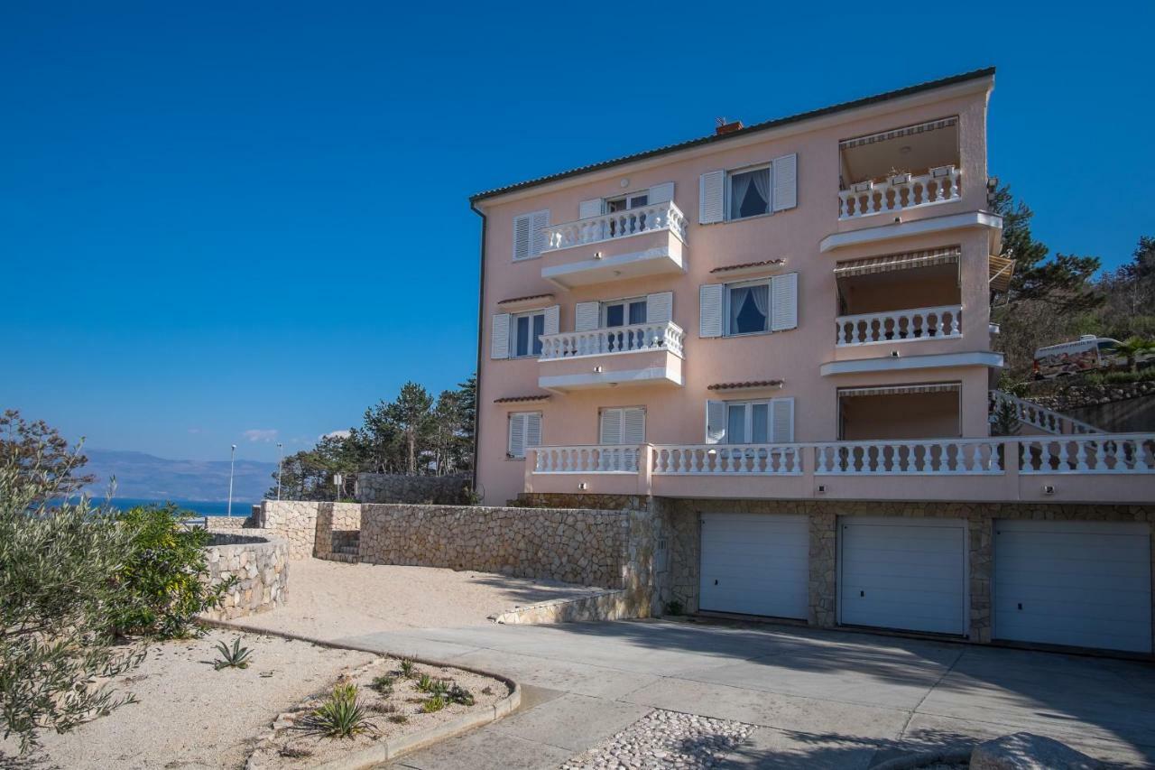 Apartman Cubranic Apartment Vrbnik Bagian luar foto