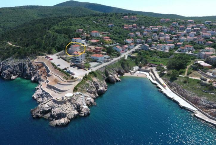 Apartman Cubranic Apartment Vrbnik Bagian luar foto